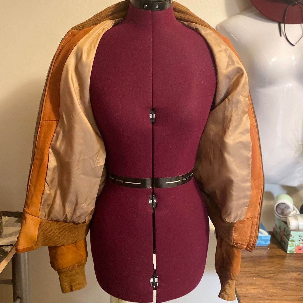 Vintage 1960s Leather Jacket - Picture 6 of 16